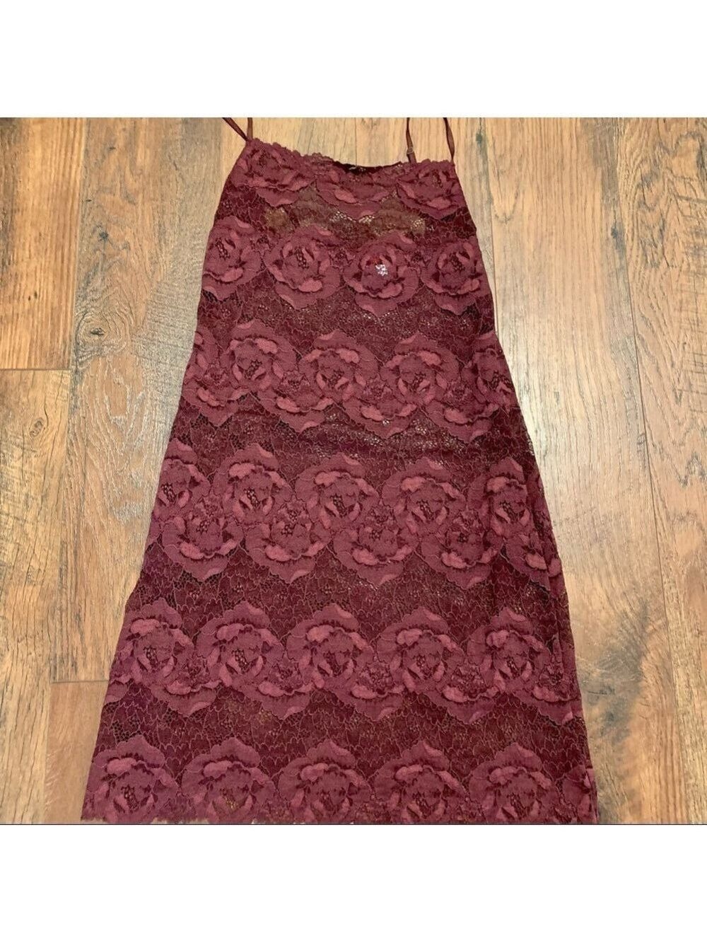 𝅺NATORI burgundy lace nightie. Size S